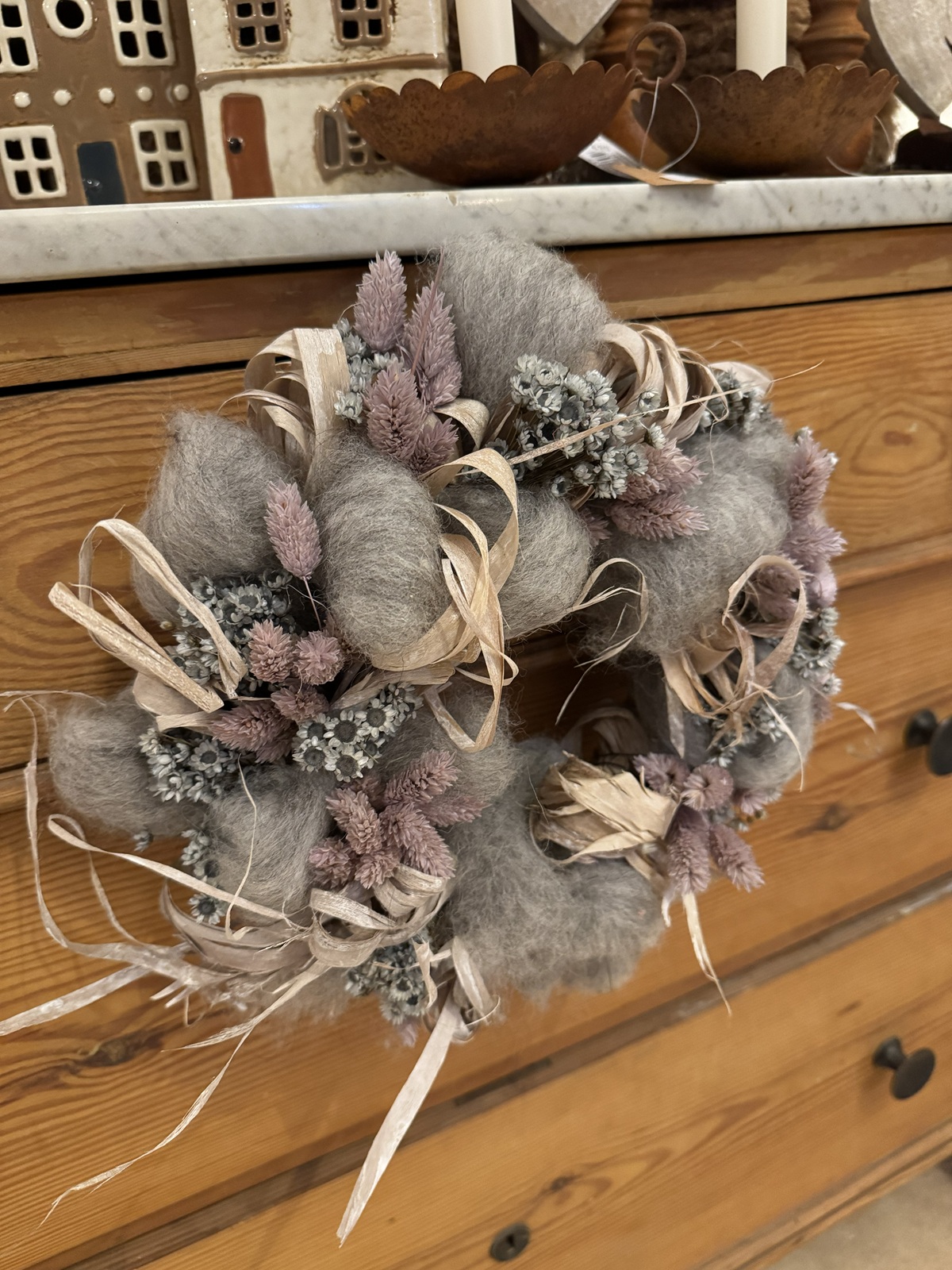 Kranz (13) mit Trockenblumen, Lunte, Naturmaterial in Grau/Rosa - Durchmesser ca. 25 cm
