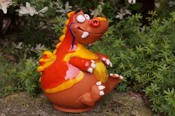 Keramik Gartenkugel Drache Rizzy rot - Höhe 18 cm
