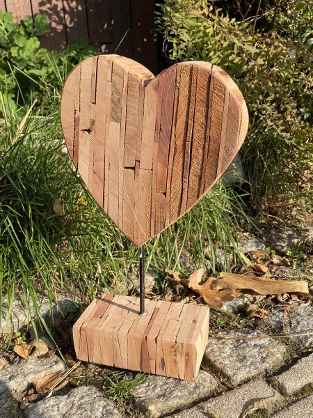 Pfirsich Holz Herz auf Standplatte klein - Höhe 36 cm