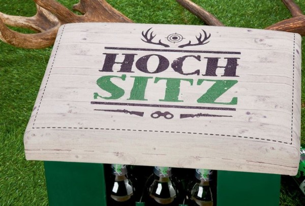 Kunststoff Sitzpolster Aufsatz für Getränke- / Bierkisten mit Spruch - Hochsitz
