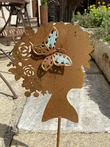 Rostoptik Antik Mädchenkopf mit Schmetterling auf Standsockel - Höhe 60 cm