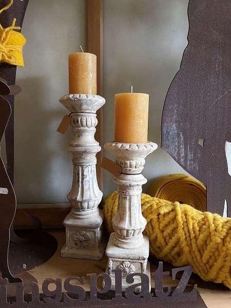 Kerzenhalter Ariadne groß antikweiß Mit Sockel und Verzierungen - Höhe 40 cm