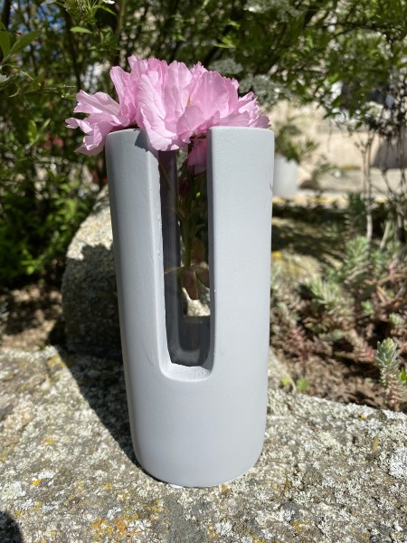 Zement Vase grau mit Glaseinsatz - Höhe 13,5 cm