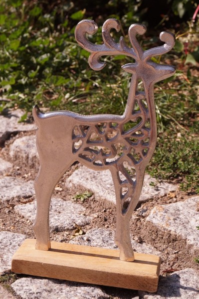 Aufsteller Aluminium Rentier Ornament auf Mango Holz Platte groß - Höhe 40 cm