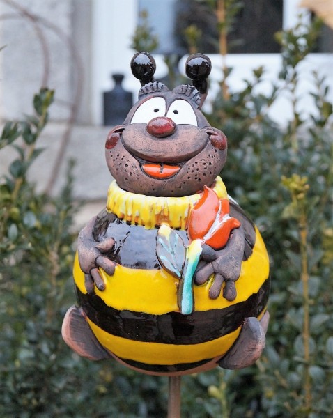 Keramik Gartenkugel Biene Maja mit Blüte - Höhe 18 cm