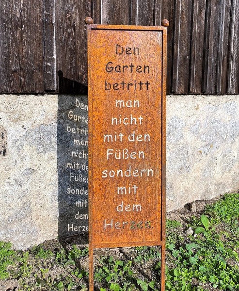 Edelrost Gartenstecker Spruchtafel "Den Garten betritt man nicht mit den Füssen" - Höhe 116 cm