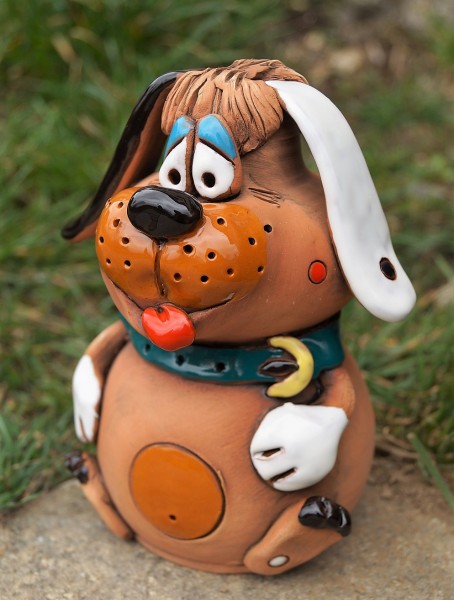 Keramik Hund Bello mit Halsband - Höhe 16 cm